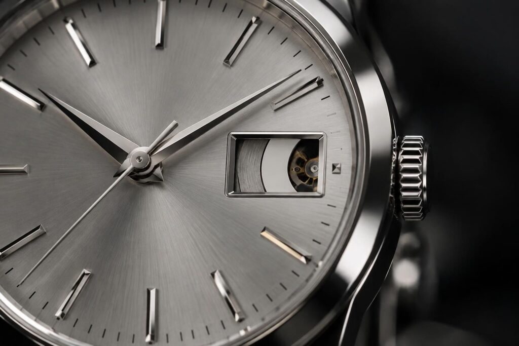 découvrez la montre à guichet, une complication horlogère élégante qui affiche l’heure autrement et apporte une touche distinctive à votre style.